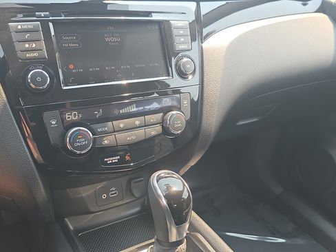 Used 2021 Nissan Rogue Sport SV AWD/4WD image 21