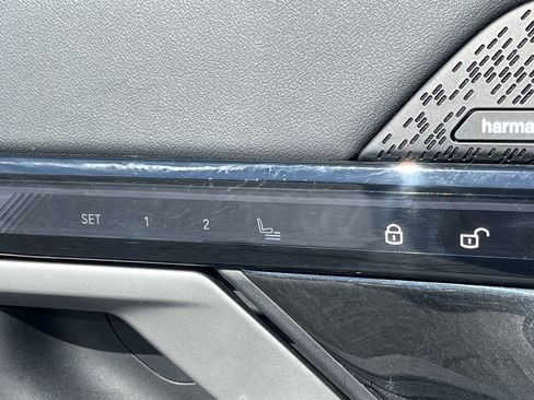 Used 2025 BMW i5 eDrive40i image 15