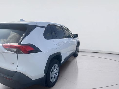 Used 2022 Toyota RAV4 LE FWD image 3