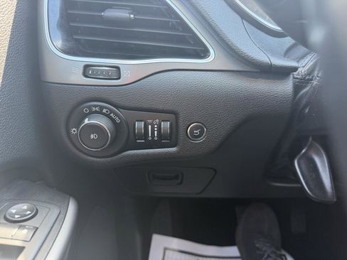 Used 2019 Jeep Cherokee Limited image 26