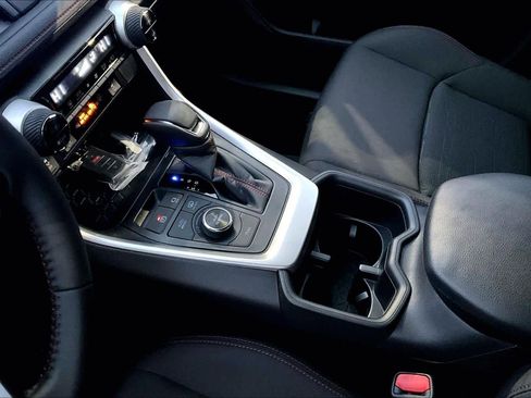 New 2025 Toyota RAV4 SE image 7