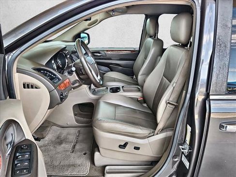 Used 2015 Chrysler Town & Country Touring-L w/ Driver Convenience Group FWD image 15