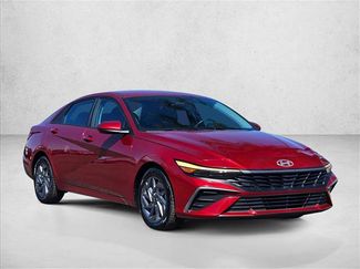 Used 2024 Hyundai Elantra SEL FWD video 3