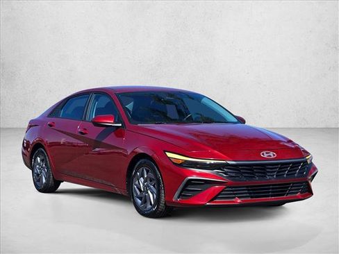 Used 2024 Hyundai Elantra SEL FWD image 3
