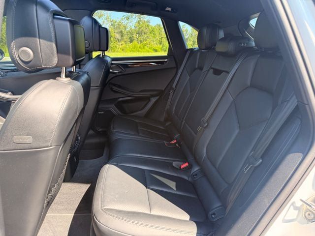 Used 2024 Porsche Macan AWD/4WD image 13