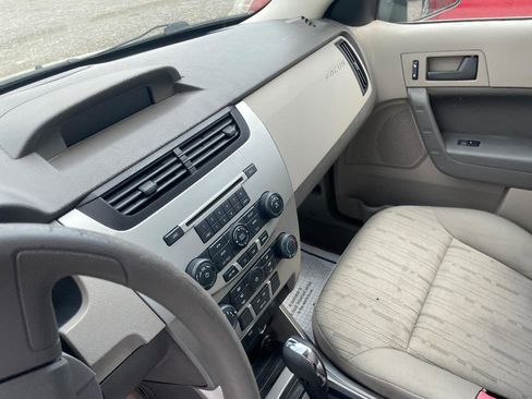 Used 2009 Ford Focus SE image 13