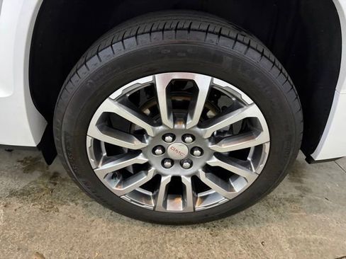 Used 2023 GMC Acadia Denali w/ Denali Ultimate Package AWD/4WD image 9