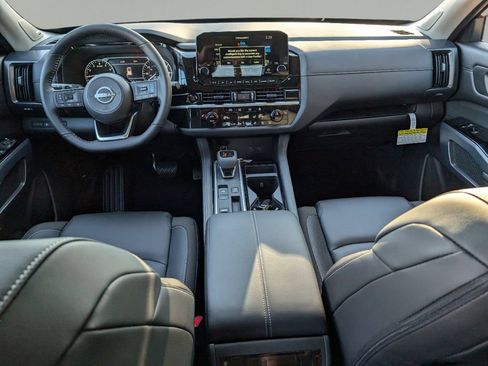Used 2025 Nissan Pathfinder SL w/ SL Premium Package FWD image 14