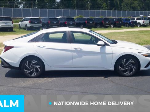 Certified 2025 Hyundai Elantra SEL FWD image 4