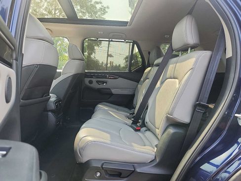 Used 2024 Honda Pilot Touring image 10
