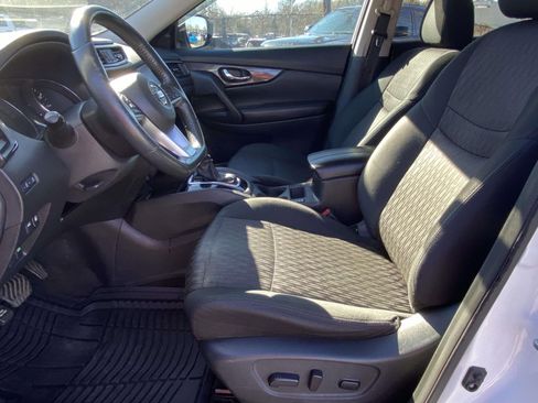 Used 2018 Nissan Rogue SV image 14