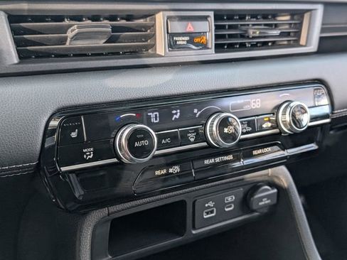 Used 2025 Honda Pilot Touring image 32