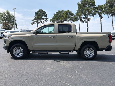 Used 2024 Chevrolet Colorado W/T w/ WT Convenience Package II RWD image 9