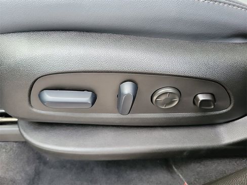 Used 2024 Buick Enclave Premium image 17