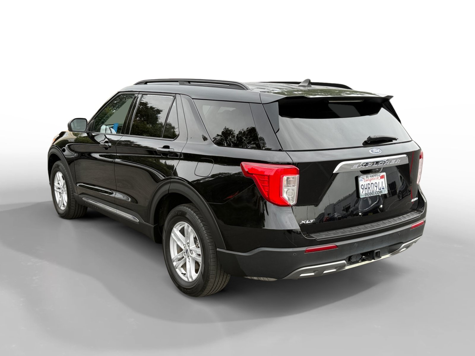 Used 2023 Ford Explorer XLT w/ Equipment Group 202A AWD/4WD image 3