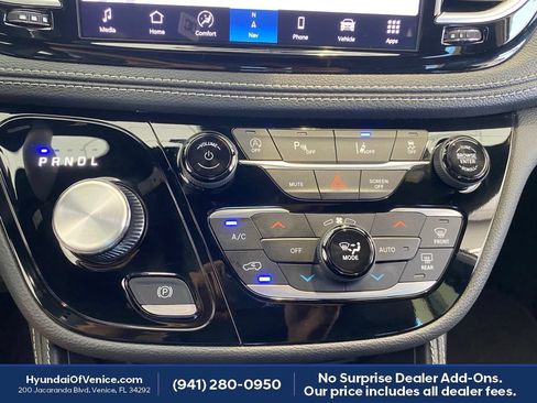 Used 2026 Chrysler Pacifica Limited FWD image 15