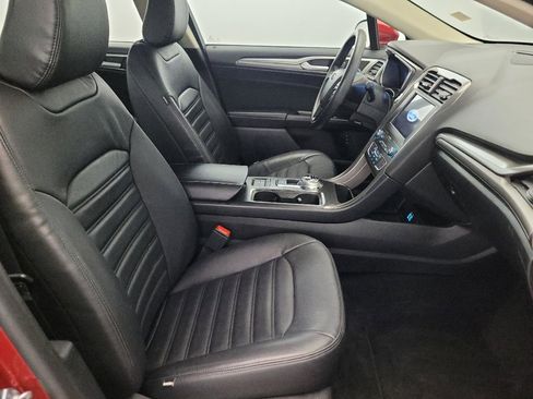 Used 2020 Ford Fusion SE image 19