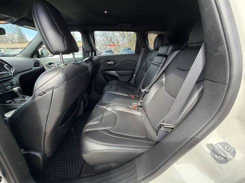 Used 2019 Jeep Cherokee High Altitude image 24