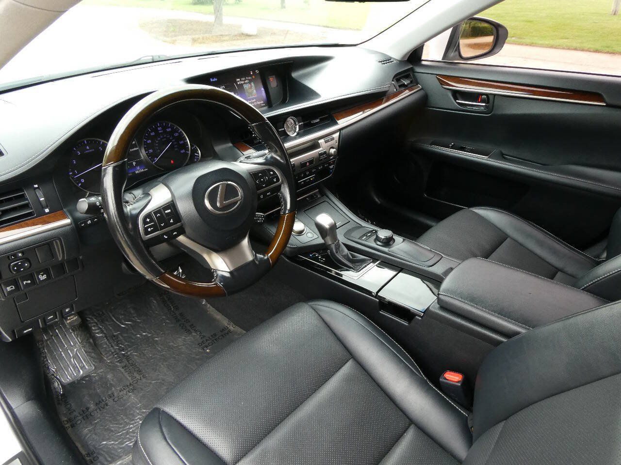 Used 2016 Lexus ES 350 w/ Premium Package w/Wood Trim FWD image 10