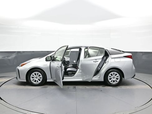 Certified 2022 Toyota Prius LE image 41