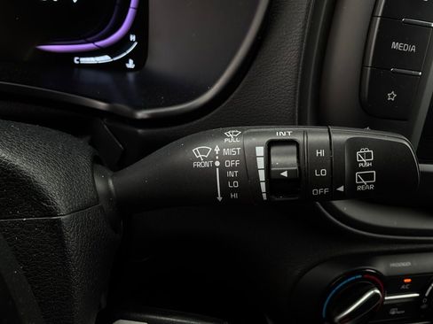Used 2025 Kia Soul LX w/ LX Technology Package FWD image 33