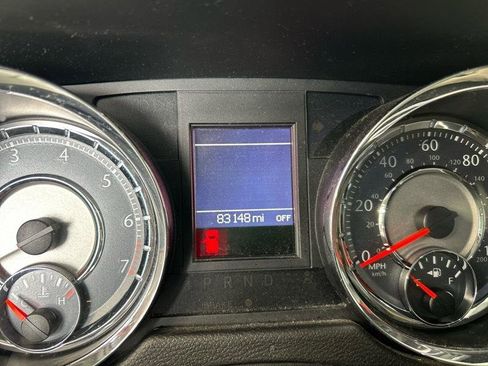 Used 2013 Chrysler Town & Country Touring image 13