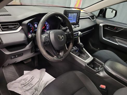 Used 2021 Toyota RAV4 LE FWD image 13