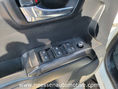 Used 2018 Toyota Tacoma TRD Off-Road w/ Technology Package image 16