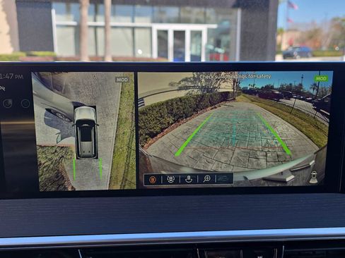 Certified 2025 INFINITI QX80 Sensory image 16