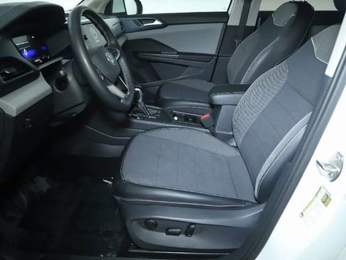 Used 2023 Volkswagen Taos SE w/ Panoramic Sunroof Package FWD image 19