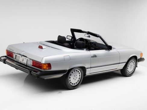 Used 1987 Mercedes-Benz 560 SL image 3