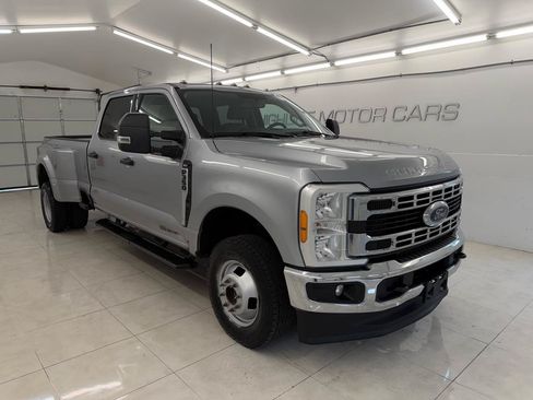 Used 2023 Ford F350 XLT AWD/4WD image 3