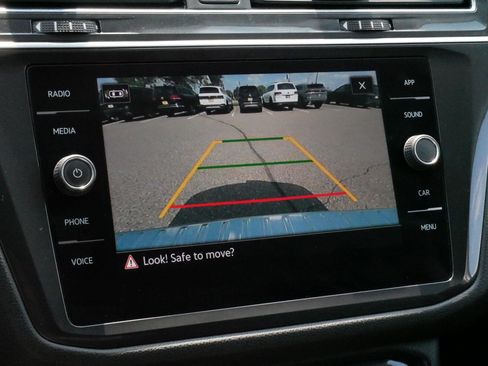 Certified 2023 Volkswagen Tiguan SE FWD image 29