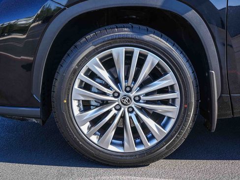 Used 2023 Toyota Highlander Platinum FWD image 13