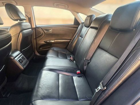 Used 2018 Toyota Avalon XLE image 9