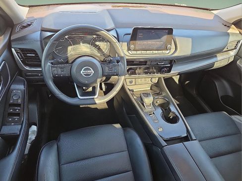 Used 2021 Nissan Rogue SV w/ Premium Package image 11