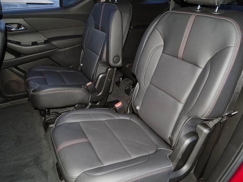 Used 2023 Chevrolet Traverse RS AWD/4WD image 23