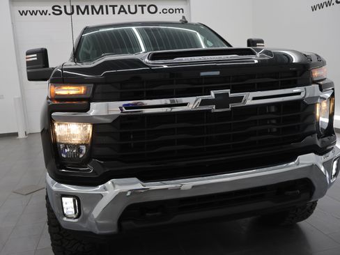 Used 2024 Chevrolet Silverado 2500 LT AWD/4WD image 20