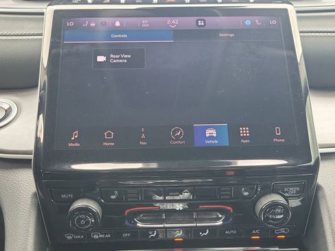 Used 2023 Jeep Grand Cherokee Limited image 27