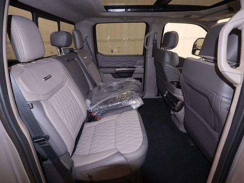 New 2026 Ford F250 Platinum w/ Platinum Plus Package AWD/4WD image 16
