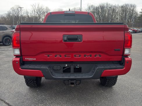 Used 2017 Toyota Tacoma TRD Sport w/ Premium & Technology Package image 7