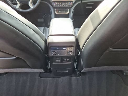 Used 2021 GMC Acadia Denali w/ Denali Technology Package FWD image 33