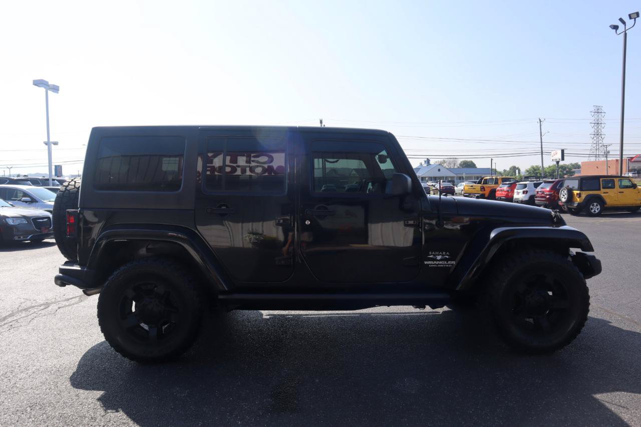 Used 2015 Jeep Wrangler Unlimited Sahara w/ Connectivity Group AWD/4WD image 6
