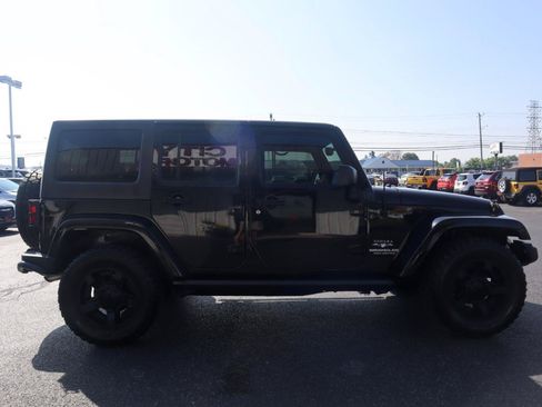 Used 2015 Jeep Wrangler Unlimited Sahara w/ Connectivity Group AWD/4WD image 6