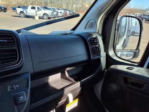 New 2025 RAM ProMaster 2500 w/ Convenience Group FWD image 17