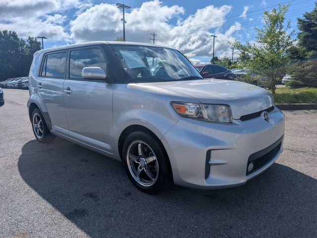 Used 2012 Scion xB FWD image 1