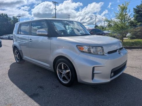 Used 2012 Scion xB FWD image 1