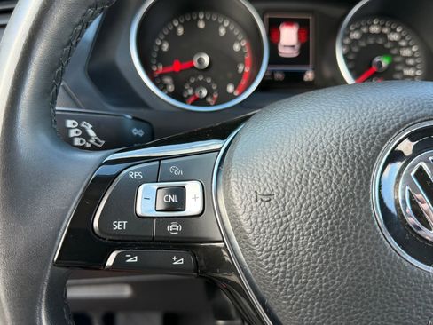 Used 2020 Volkswagen Tiguan SE image 18