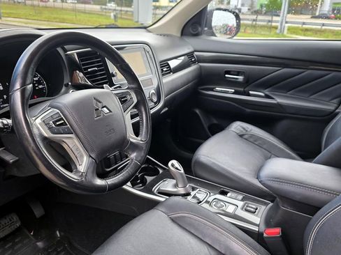 Used 2018 Mitsubishi Outlander SEL image 23