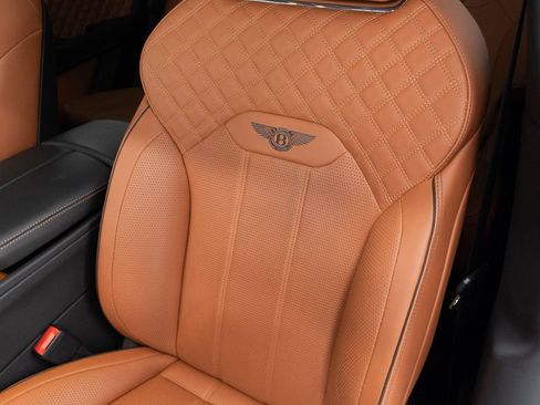Certified 2022 Bentley Bentayga AWD/4WD image 18
